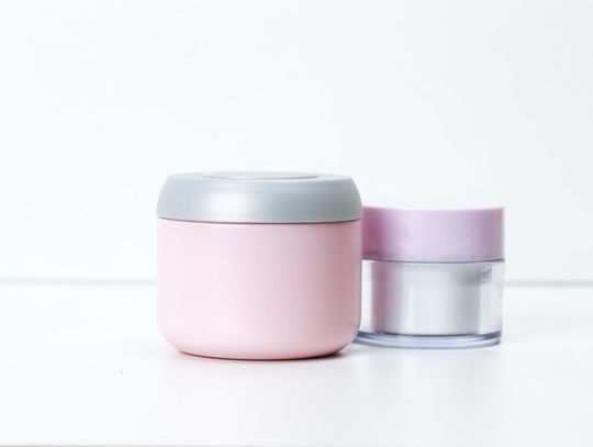 Czy opakowanie wpływa na decyzje zakupowe? Znaczenie designu w branży beauty
