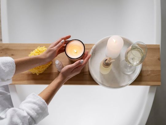 Hygge w łazience – kompendium przytulności, które angażuje wszystkie zmysły
