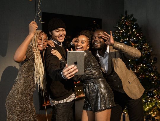 Jak wybrać idealną sukienkę na imprezę urodzinową?