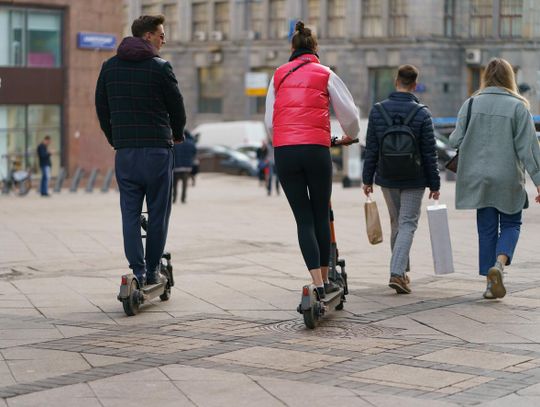 Nowe przepisy dla hulajnóg. Od czwartku będą podlegać mandatom