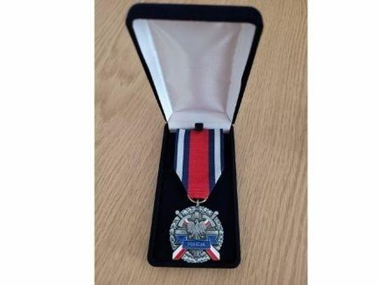 Starosta elbląskim odznaczony srebrnym medalem za zasługi dla policji 