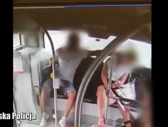 Szokujące sceny w miejskim autobusie. Policja publikuje nagranie