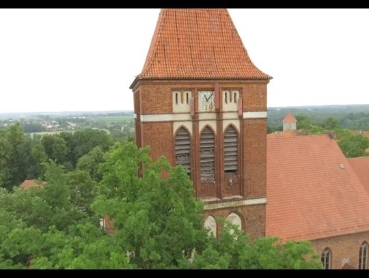 Trwa renowacja zabytkowego zegara w Pasłęku [wideo]