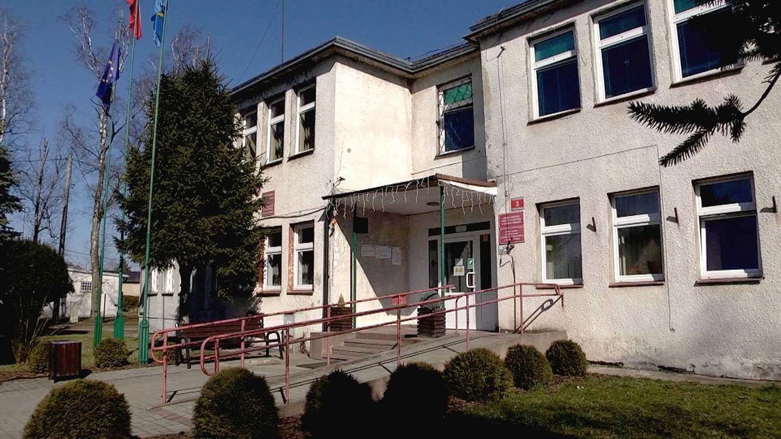 Budynek gminy i szkoły do remontu