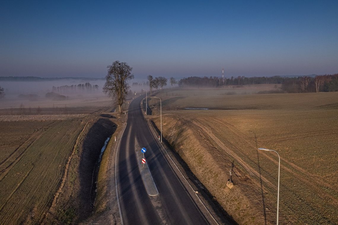 Droga z Pieniężna do Bartoszyc na ostatniej prostej [ZDJĘCIA Z LOTU PTAKA]