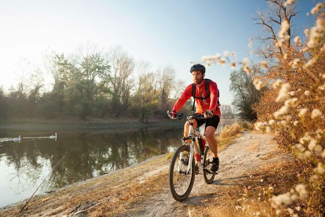 Jak ubrać się na rower jesienią?