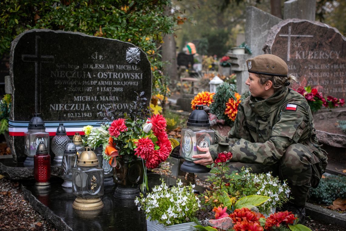 "Ojczyzna to ziemia i groby. Narody, tracąc pamięć, tracą życie." Przypomniane dziś, cały czas aktualne i piękne słowa