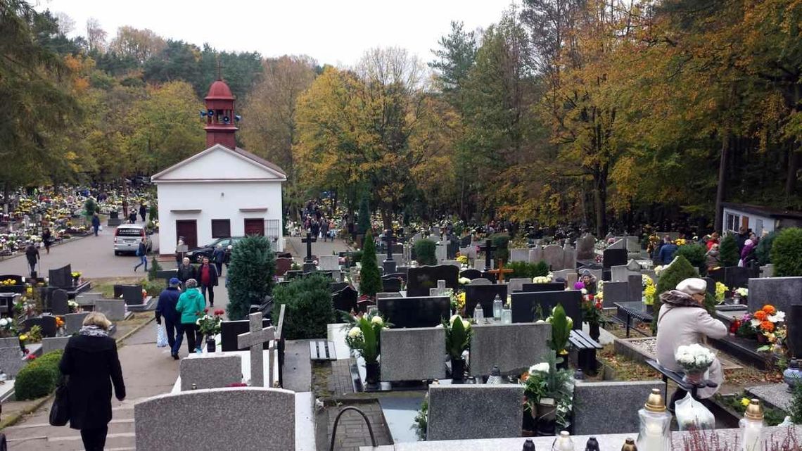 Zniczodzielnia. Coraz częstszy widok na polskich cmentarzach